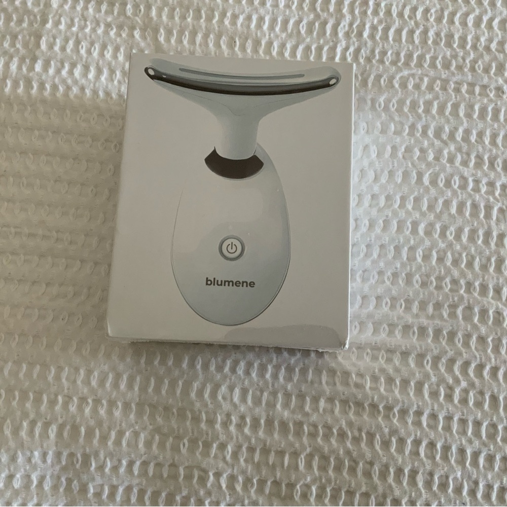 Blumene Facial Massager in White